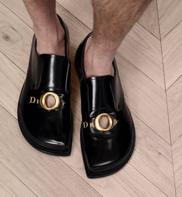 LOOK_H_26_3_LOOK_001_E23 Dior Alias 皮革德比鞋