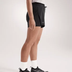 S26_X000010236_002291_Norvan_2-in-1_Short_5_Black_Women_4_Side-View Arc'teryx 始祖鳥 女款彈性訓練短褲 軍綠色