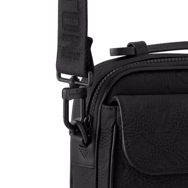 louis-vuitton-s-lock-messenger--M58489_PM1_Closeup view Louis Vuitton S-Lock Vertical 迷你斜背包